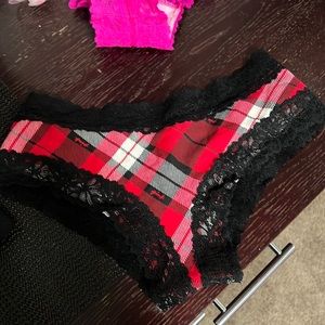 BRAND NEW VS CHEEKIES